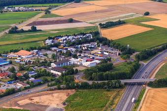 Vue aérienne de Zone commerciale Speyerer Straße sur la B9 à Schwegenheim dans le département Rhénanie-Palatinat, Allemagne