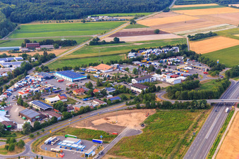 Photographie aérienne de Zone commerciale Speyerer Straße sur la B9 à Schwegenheim dans le département Rhénanie-Palatinat, Allemagne