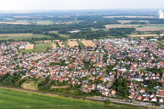 Vue d'oiseau de Quartier Heiligenstein in Römerberg dans le département Rhénanie-Palatinat, Allemagne