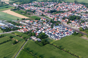Quartier Berghausen in Römerberg dans le département Rhénanie-Palatinat, Allemagne vue d'en haut
