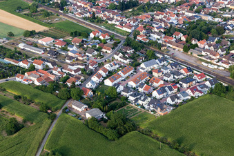 Quartier Berghausen in Römerberg dans le département Rhénanie-Palatinat, Allemagne depuis l'avion