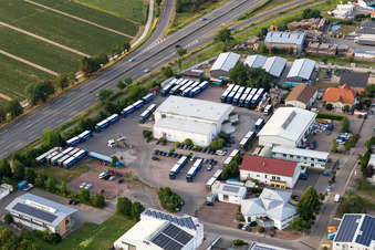 Vue oblique de Zone industrielle de la Werkstrasse à le quartier Berghausen in Römerberg dans le département Rhénanie-Palatinat, Allemagne