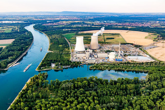 Vue aérienne de Réacteurs et installations partiellement déclassés de la centrale nucléaire - Centrale nucléaire NPP EnBW Kernkraft GmbH, centrale nucléaire Philippsburg à Philippsburg dans le département Bade-Wurtemberg, Allemagne