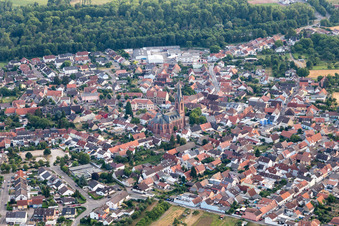 Vue aérienne de Saint-Guy du nord-ouest à le quartier Rheinsheim in Philippsburg dans le département Bade-Wurtemberg, Allemagne