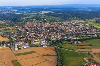 Vue aérienne de Vue de la ville depuis l'ouest à Weingarten dans le département Bade-Wurtemberg, Allemagne
