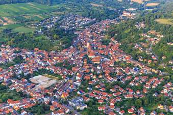 Vue aérienne de Friedrich-Wilhelm-Straße à Weingarten dans le département Bade-Wurtemberg, Allemagne