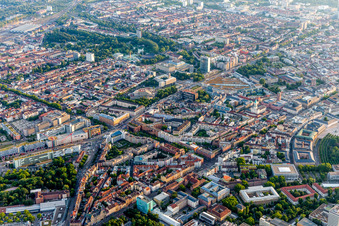 Vue aérienne de Dörfle, Rüppurer Straße à le quartier Innenstadt-Ost in Karlsruhe dans le département Bade-Wurtemberg, Allemagne