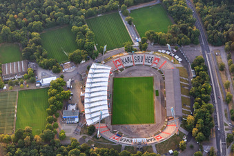 Vue aérienne de Stade KSC Wildpark à le quartier Innenstadt-Ost in Karlsruhe dans le département Bade-Wurtemberg, Allemagne