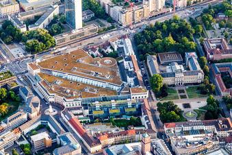Vue aérienne de Centre commercial Ettlinger Tor Center à le quartier Innenstadt-West in Karlsruhe dans le département Bade-Wurtemberg, Allemagne