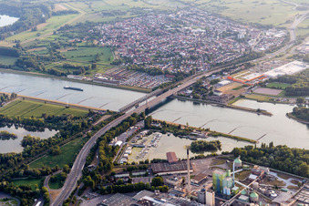 Vue aérienne de Rivière - Structures de pont sur le Rhin près de Maxau à le quartier Knielingen in Karlsruhe dans le département Bade-Wurtemberg, Allemagne