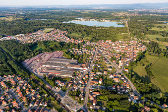 Vue aérienne de Locaux de l'usine de briques Wienerberger à Seltz dans le département Bas Rhin, France