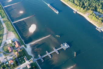 Photographie aérienne de Plittersdorf : Ferry solaire sur le Rhin à Seltz dans le département Bas Rhin, France