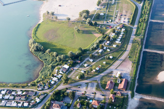 Vue aérienne de Camping les bords du Rhin à Seltz dans le département Bas Rhin, France