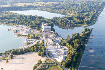 Vue aérienne de Gravière Dyckerhoff Gravières à Seltz dans le département Bas Rhin, France