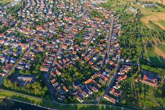 Vue aérienne de Am Altrhein et Althreinhalle à le quartier Plittersdorf in Rastatt dans le département Bade-Wurtemberg, Allemagne