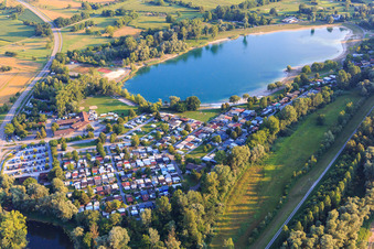 Vue aérienne de Camping Park Rastatt, paradis de loisirs au bord du lac à le quartier Plittersdorf in Rastatt dans le département Bade-Wurtemberg, Allemagne