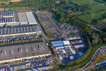 Vue aérienne de Daimler Truck AG, usine de transmissions à Rastatt dans le département Bade-Wurtemberg, Allemagne