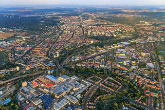 Vue aérienne de Pont des Vosges sur la rocade sud à le quartier Mühlburg in Karlsruhe dans le département Bade-Wurtemberg, Allemagne