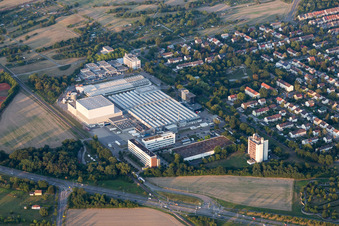 Vue aérienne de Locaux de l'usine du producteur de produits chimiques L'OREAL Produktion Deutschland GmbH & Co. KG à le quartier Nordweststadt in Karlsruhe dans le département Bade-Wurtemberg, Allemagne