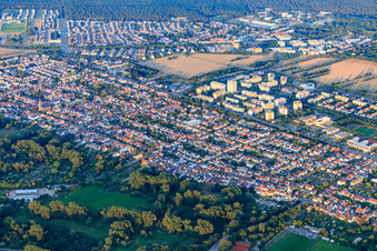 Vue aérienne de Entre Unterfeldstraße et Neureuter Hauptstraße à le quartier Neureut in Karlsruhe dans le département Bade-Wurtemberg, Allemagne