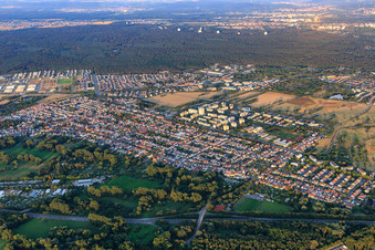 Vue aérienne de Entre Unterfeldstraße et Neureuter Hauptstraße à le quartier Neureut in Karlsruhe dans le département Bade-Wurtemberg, Allemagne