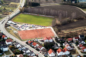 Vue aérienne de Terrain de sport - terrain de football à Hagenbach dans le département Rhénanie-Palatinat, Allemagne