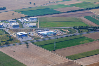 Vue aérienne de Zone commerciale Carl-Benz-Straße à Rülzheim dans le département Rhénanie-Palatinat, Allemagne