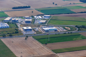 Vue aérienne de Zone commerciale Carl-Benz-Straße à Rülzheim dans le département Rhénanie-Palatinat, Allemagne