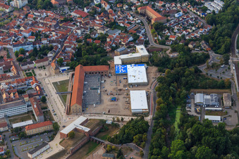 Vue aérienne de Paradeplatz avec chantier de construction à An Fronte Diez à Germersheim dans le département Rhénanie-Palatinat, Allemagne