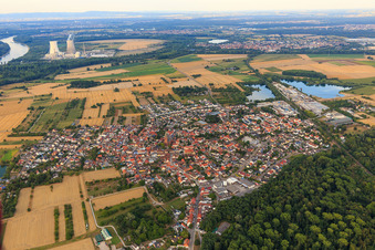 Vue aérienne de Vue de la ville depuis le sud-ouest à le quartier Rheinsheim in Philippsburg dans le département Bade-Wurtemberg, Allemagne