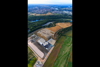 Décharge de BASF sur l'île de Flotzgrün à le quartier Berghausen in Römerberg dans le département Rhénanie-Palatinat, Allemagne d'en haut