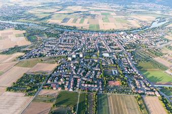 Vue aérienne de Quartier Edingen in Edingen-Neckarhausen dans le département Bade-Wurtemberg, Allemagne