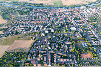 Vue aérienne de Quartier Edingen in Edingen-Neckarhausen dans le département Bade-Wurtemberg, Allemagne