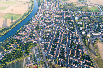 Vue oblique de Quartier Edingen in Edingen-Neckarhausen dans le département Bade-Wurtemberg, Allemagne