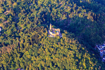Vue aérienne de Ruines du château de Windeck Weinheim à Weinheim dans le département Bade-Wurtemberg, Allemagne