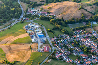 Vue aérienne de Zone industrielle Philipp-Reis-Straße à le quartier Zotzenbach in Rimbach dans le département Hesse, Allemagne