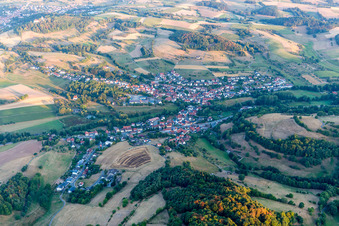 Vue aérienne de De l'est à le quartier Beerfurth in Reichelsheim dans le département Hesse, Allemagne