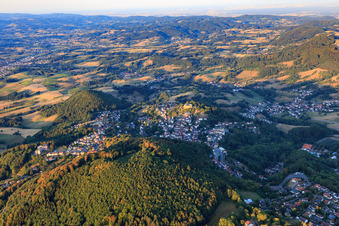 Vue aérienne de Vue de la ville depuis l'est à Reichelsheim dans le département Hesse, Allemagne