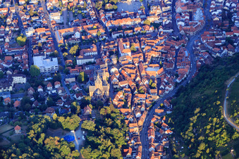 Vue aérienne de Place du Marché et Saint-Pierre à Heppenheim dans le département Hesse, Allemagne