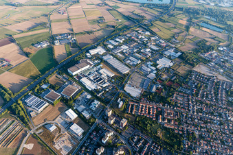 Vue aérienne de Zone industrielle et commerciale avec les plans d'Unilever Germany GmbH Heppenheim (Bergstraße) à Heppenheim dans le département Hesse, Allemagne
