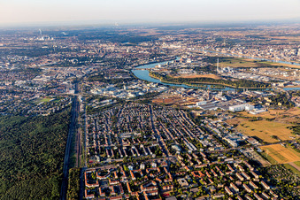 Vue d'oiseau de Quartier Schönau in Mannheim dans le département Bade-Wurtemberg, Allemagne