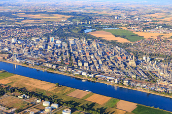Quartier BASF in Ludwigshafen am Rhein dans le département Rhénanie-Palatinat, Allemagne hors des airs