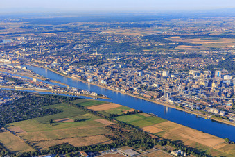 Quartier BASF in Ludwigshafen am Rhein dans le département Rhénanie-Palatinat, Allemagne depuis l'avion