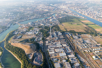 Vue oblique de Île de Friesenheim à le quartier Neckarstadt-West in Mannheim dans le département Bade-Wurtemberg, Allemagne