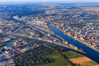 Vue aérienne de BASF à le quartier Innenstadt in Mannheim dans le département Bade-Wurtemberg, Allemagne
