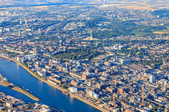 Vue aérienne de Quartier BASF in Ludwigshafen am Rhein dans le département Rhénanie-Palatinat, Allemagne