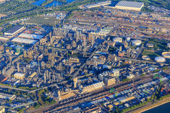 Quartier BASF in Ludwigshafen am Rhein dans le département Rhénanie-Palatinat, Allemagne d'en haut