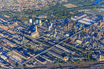 Quartier BASF in Ludwigshafen am Rhein dans le département Rhénanie-Palatinat, Allemagne vue d'en haut