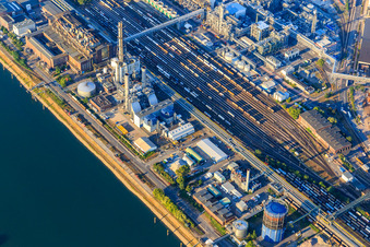 Quartier BASF in Ludwigshafen am Rhein dans le département Rhénanie-Palatinat, Allemagne d'un drone