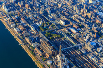 Quartier BASF in Ludwigshafen am Rhein dans le département Rhénanie-Palatinat, Allemagne vu d'un drone